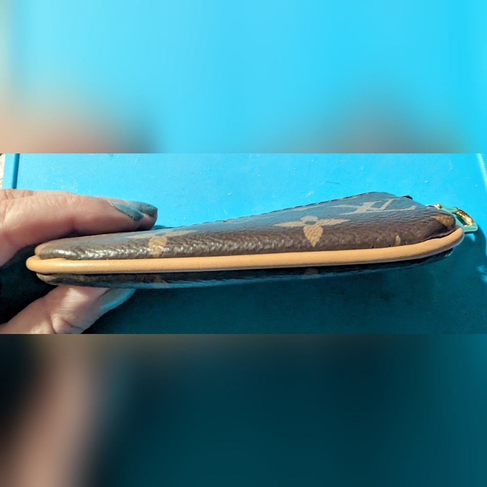 Louis Vuitton Monogram Key Pouch - Picture 5 of 8